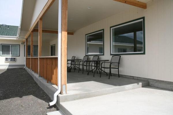 Ponderosa Motel image 13