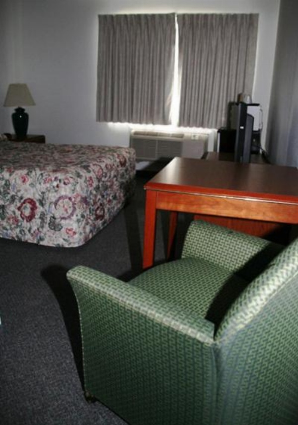 Ponderosa Motel image 14