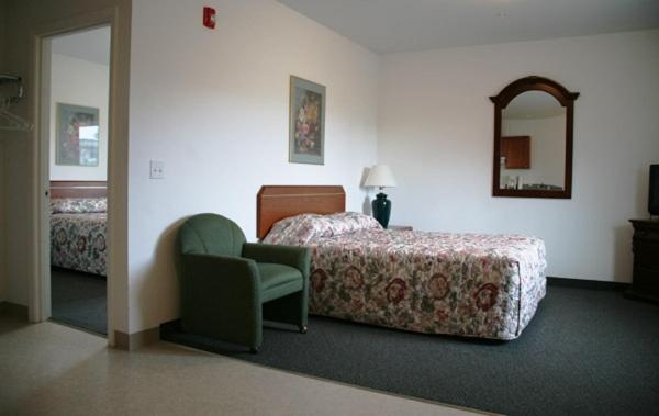 Ponderosa Motel image 18