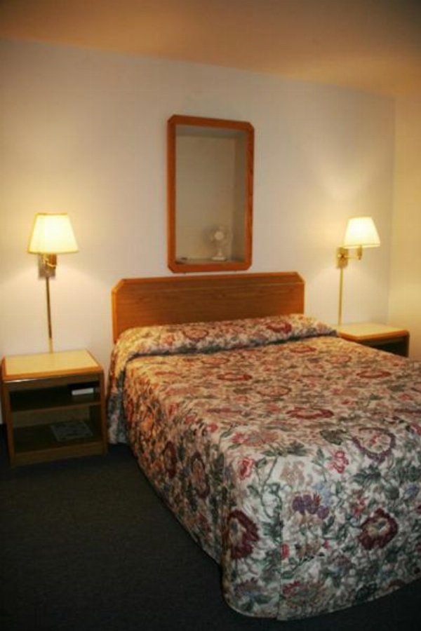 Ponderosa Motel image 5