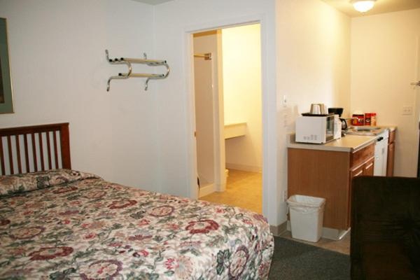 Ponderosa Motel image 7